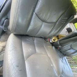 Tahoe 2nd Row Seats Captain Leather Grey