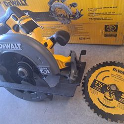 DEWALT

FLEXVOLT 60V MAX Cordless Brushless 7-1/4 in. Circular Saw with Brake (Tool Only)