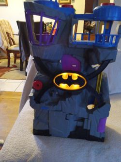 Imaginext DC Super Friends Transformed Bat-Cave