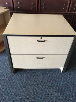 Retail desk 36"x30x30 with additional top