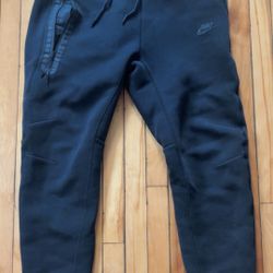 Used Nike Tech Pants