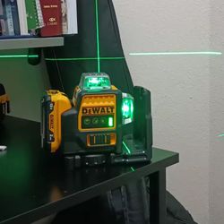 DeWalt 360 Green Laser + Charger + Case + Battery 