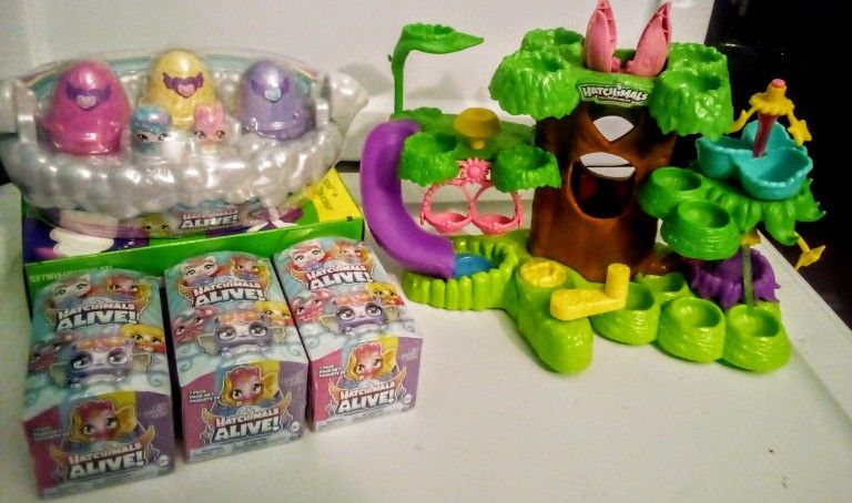 Hatchimals Playset Treehouse & Hatchimals Mini Figures Lot Of  8 