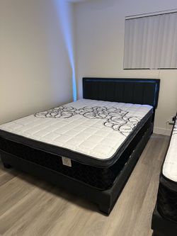 Queen size bed frame with led lights mattress included. ☎️🔥📱(213)713-74-89. Call or Tex Cama queen size con Luz led Colchon Incluido