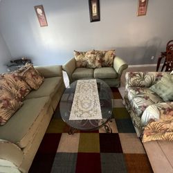 Couch +table + Carpet
