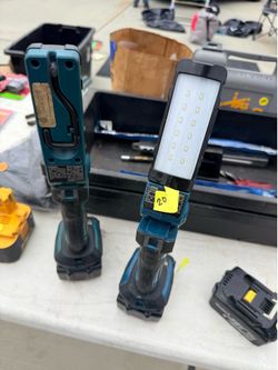 makita battery flashlight with battery