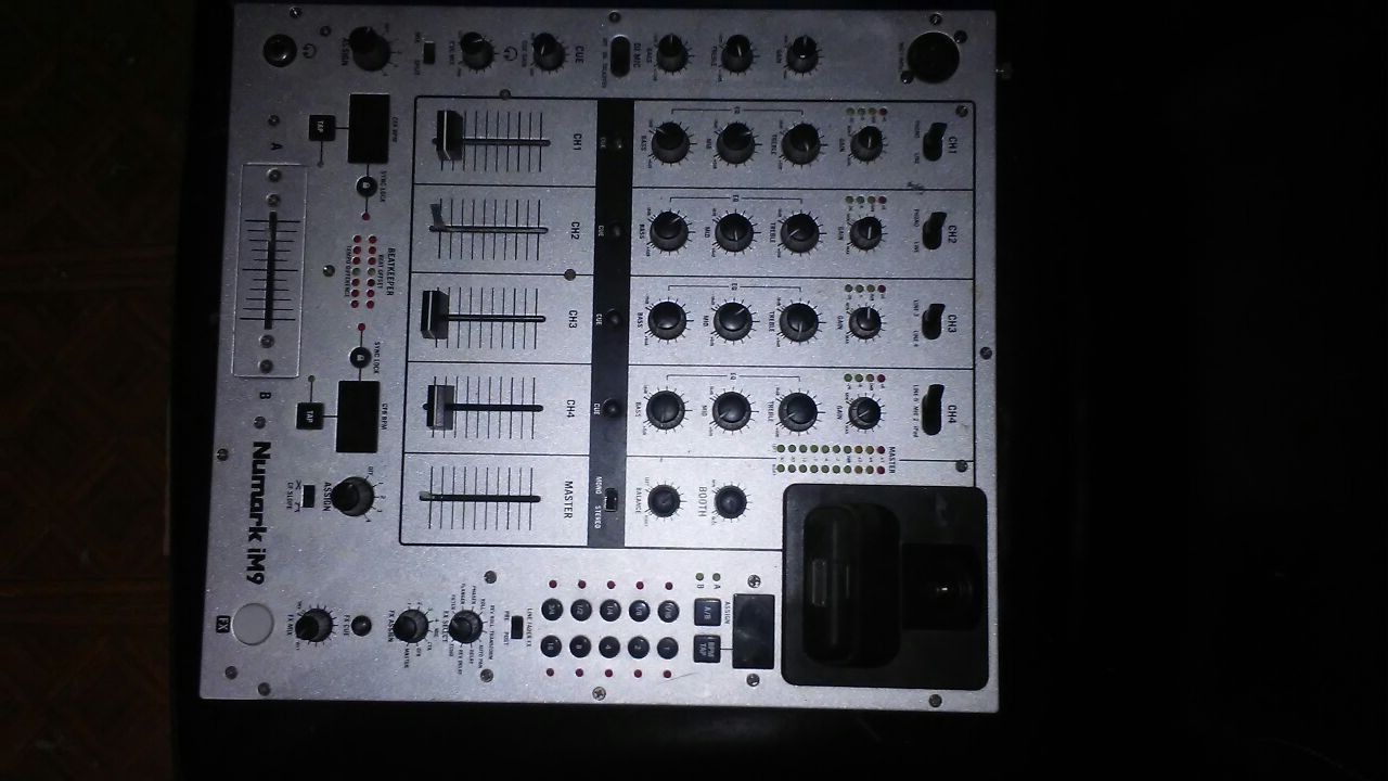 Numark iM9 mixer. for Sale in Moreno Valley, CA OfferUp