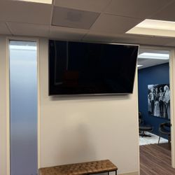 🔥 75” LG 4K SMART TV + FULL-MOTION WALL MOUNT – $525** 🔥