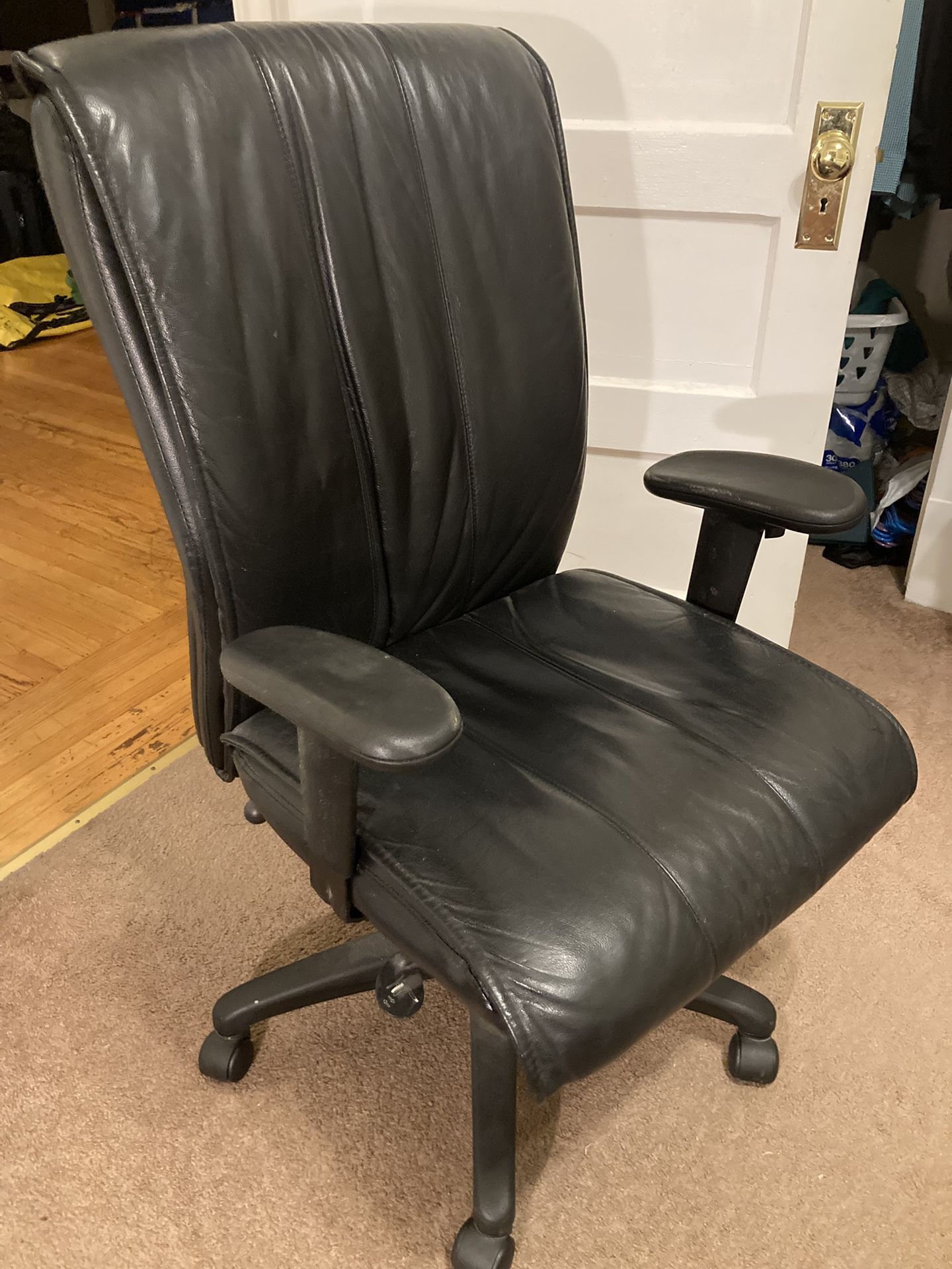 Office Swivel Chair With Arms 