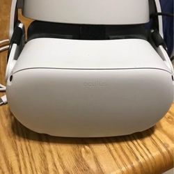 Oculus Headset With Controllers And Extra Battery Pack