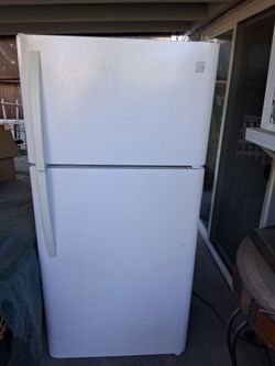 Refrigerator Kenmore 30 inches