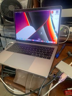 (2) MacBook Pro 2017