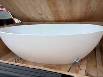 Freestanding bathtub
