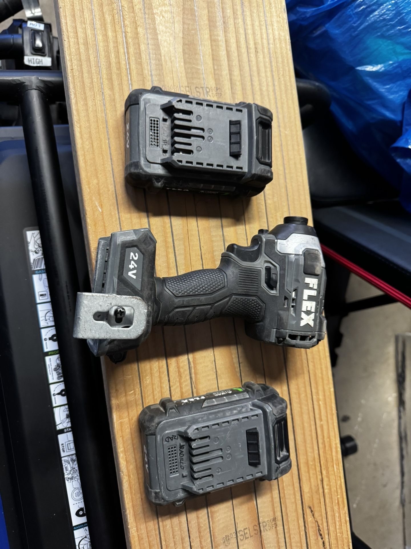 Flex Impact Driver + 3 Batteries + Vacuum +charger