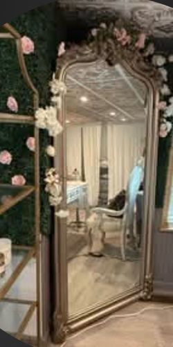Floor standing mirror