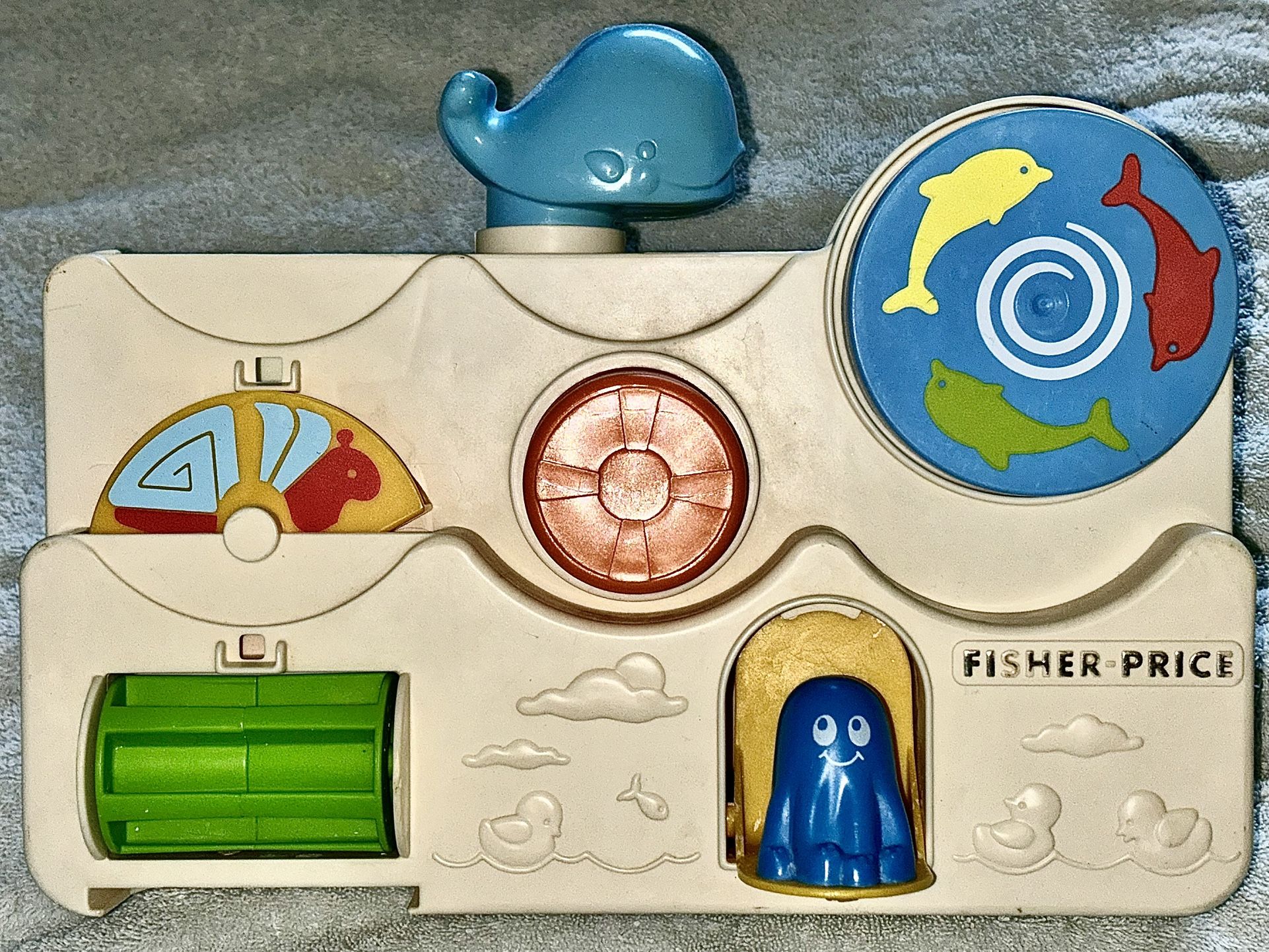 VINTAGE 1980 “FISHER-PRICE” BATH ACTIVITY CENTER…