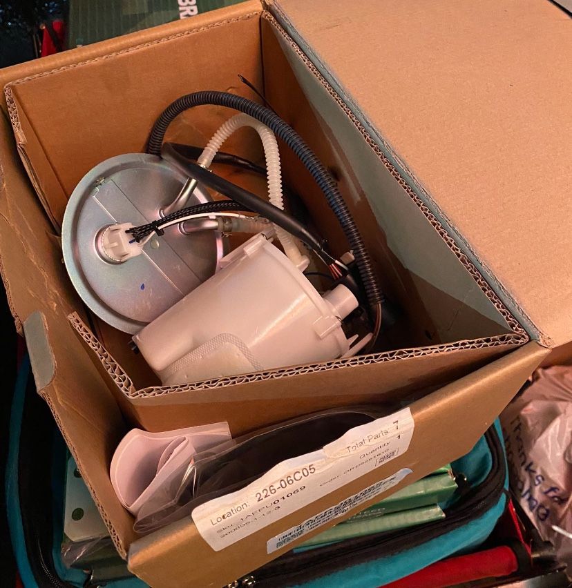 New unused Fuel pump  1afpu01069  Was for a ford Taurus but i believe fits other cars