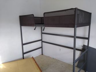 {{{ Kids bed with desk }}}