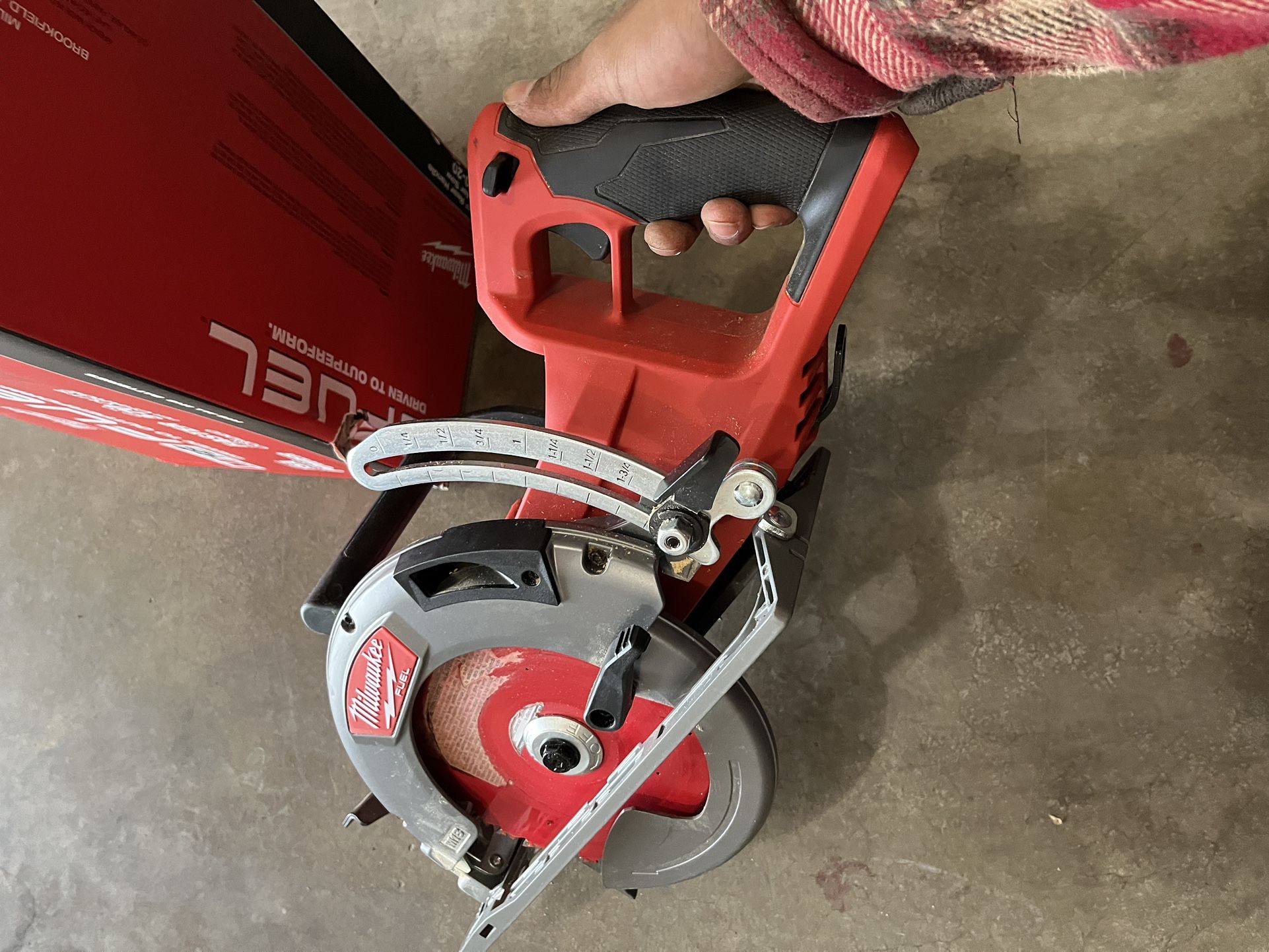 Milwaukee 7” 1/4 Rear Handle Circular Saw