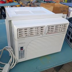 Soleus Air Window AC Unit – Digital Controls, Remote, Great Condition
