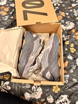 Yeezy 700 V2 Tephra DS Size 8.5