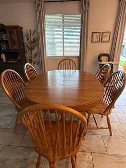 Oak Round/ Oval Dining Table with 6 Chairs