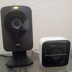 SimpliSafe Indoor Security Cameras Bundle 