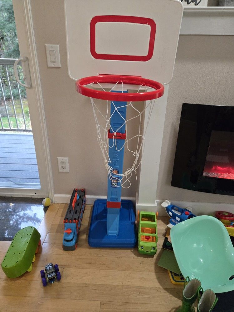 FREE TODDLER BASKETBALL HOOP