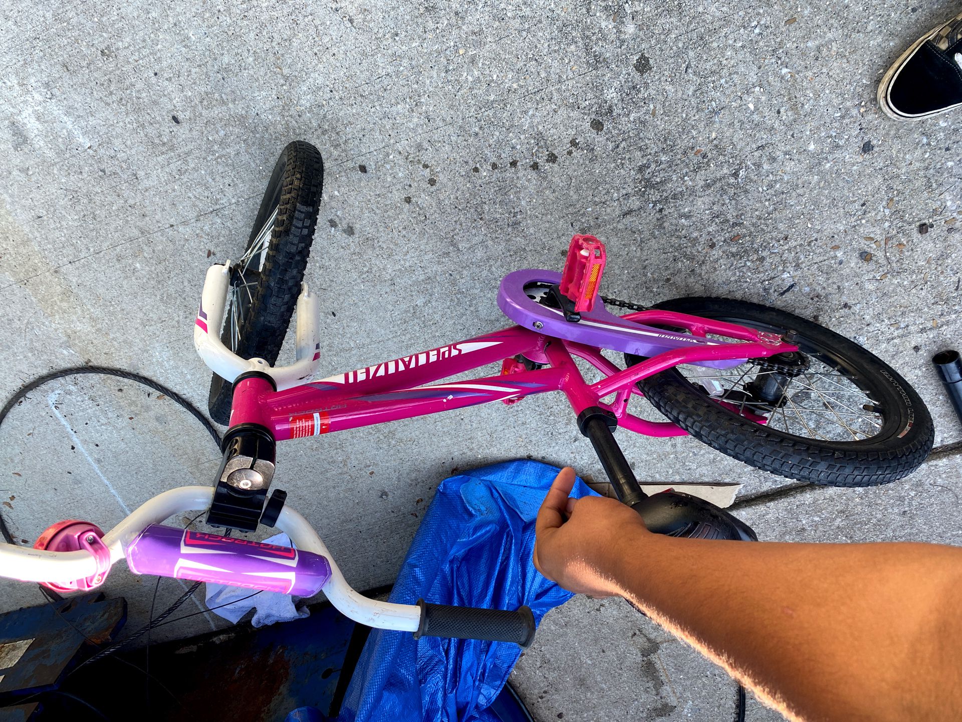 Kids specialized bike 16”