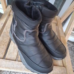 New Snow/ Hiking Boots 