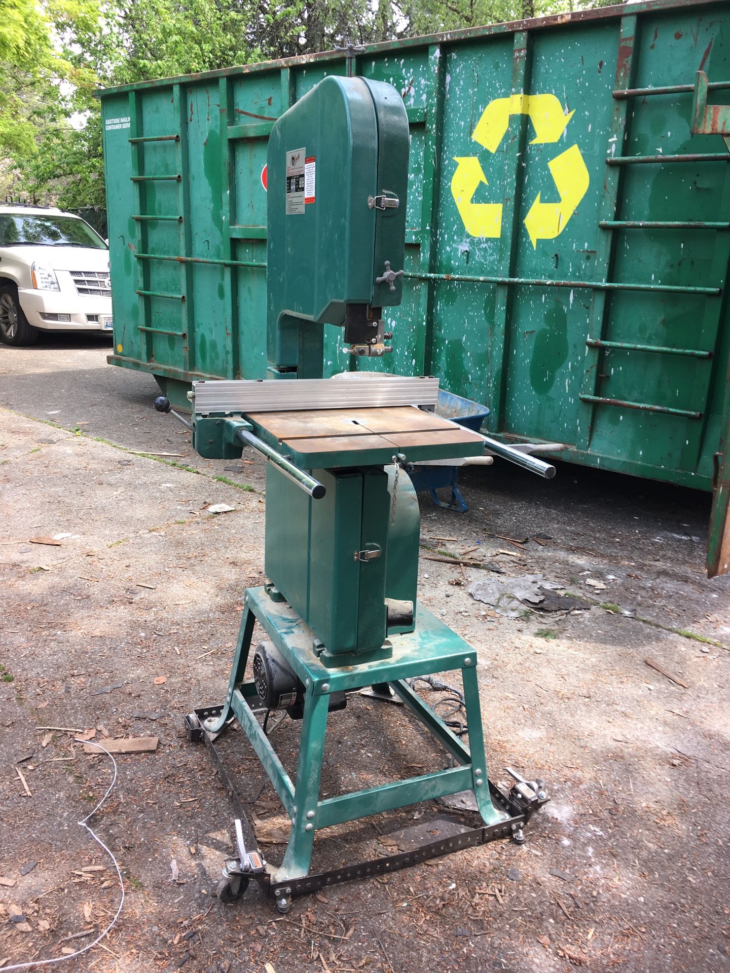 Grizzly G1073 16” bandsaw , practical new!!!!used only once for a hobby