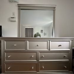 Dresser With Mirror 