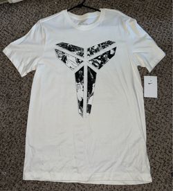 Men’s Kobe Bryant “Statue Unveil” Shirt
