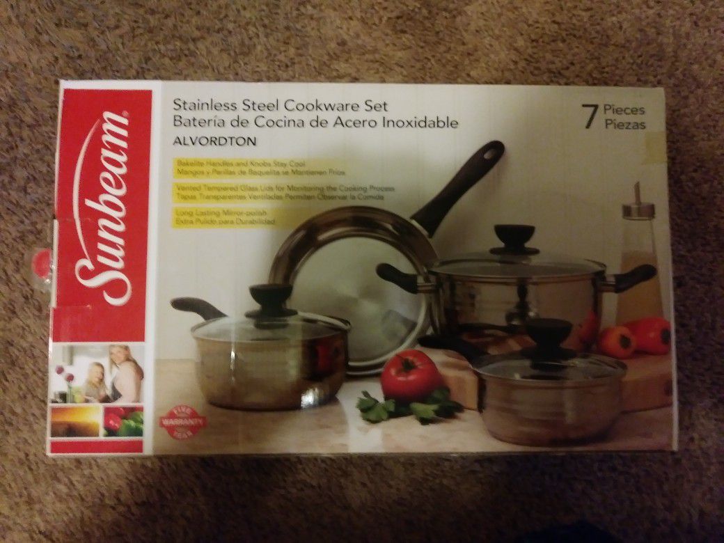 BRAND NEW! Pots and pans set