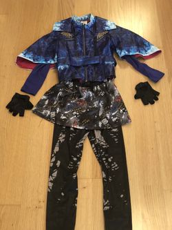 Disney Deluxe Evie costume size 7/8 like new!