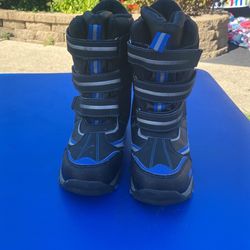 Boys Boots Size  4 