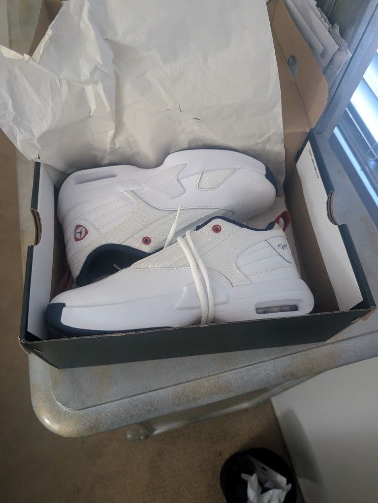 Jordans Men  Max Aura 6