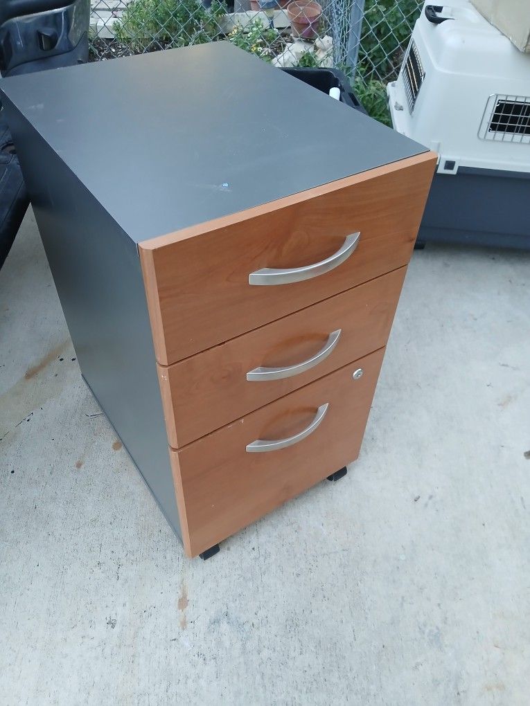 File Cabinet With Lock π
