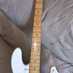 DIXON ELECTRIC BASS GUITAR