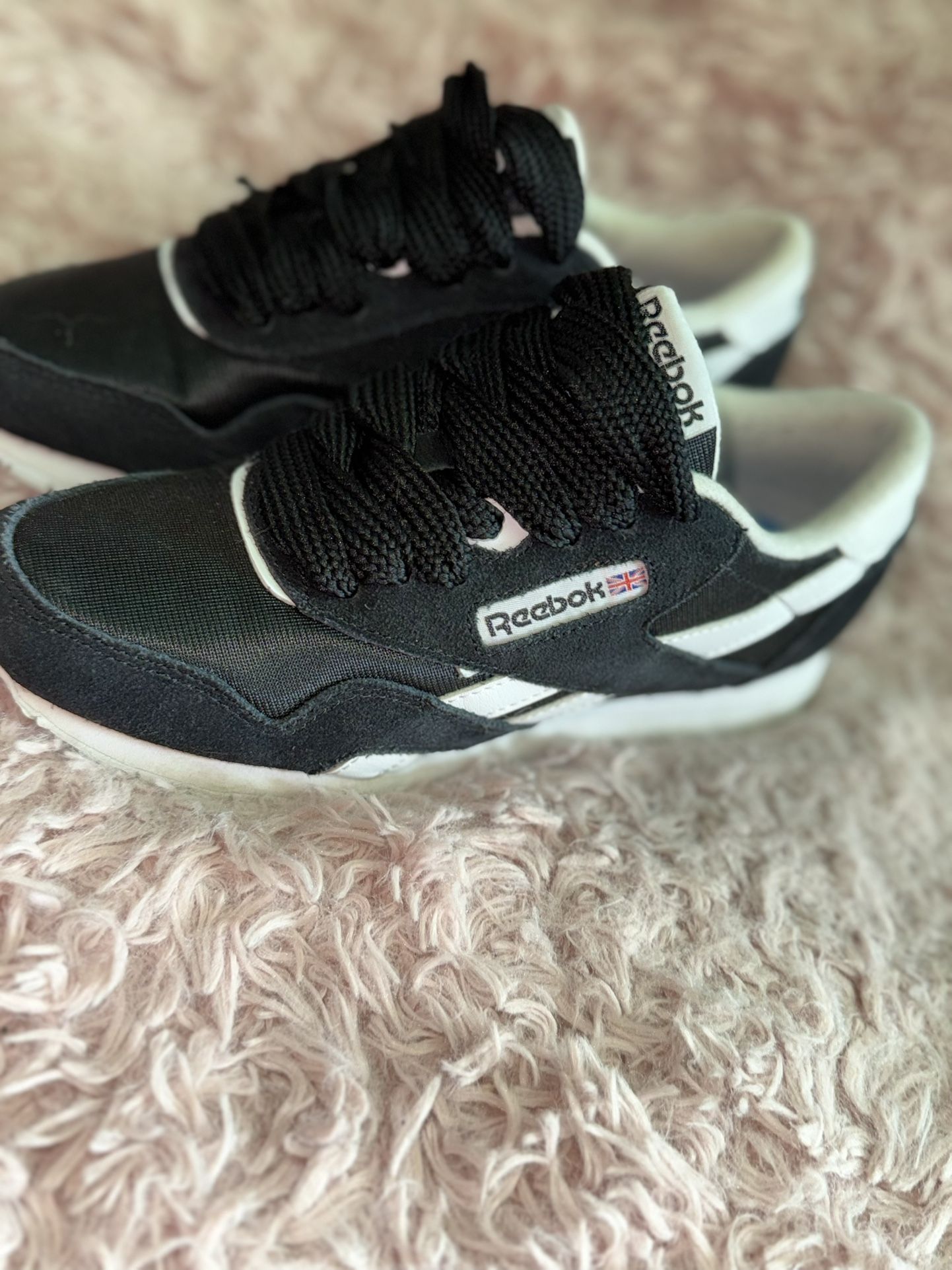 Thick Lace Rebook Shoes