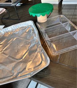Plastic Divided Serving Tray, cake stand & baking sheet