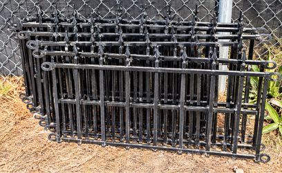 Vintage Ornamental Iron Garden Fence 8 Panel 24 Ft x 30” Tall Spear Finial