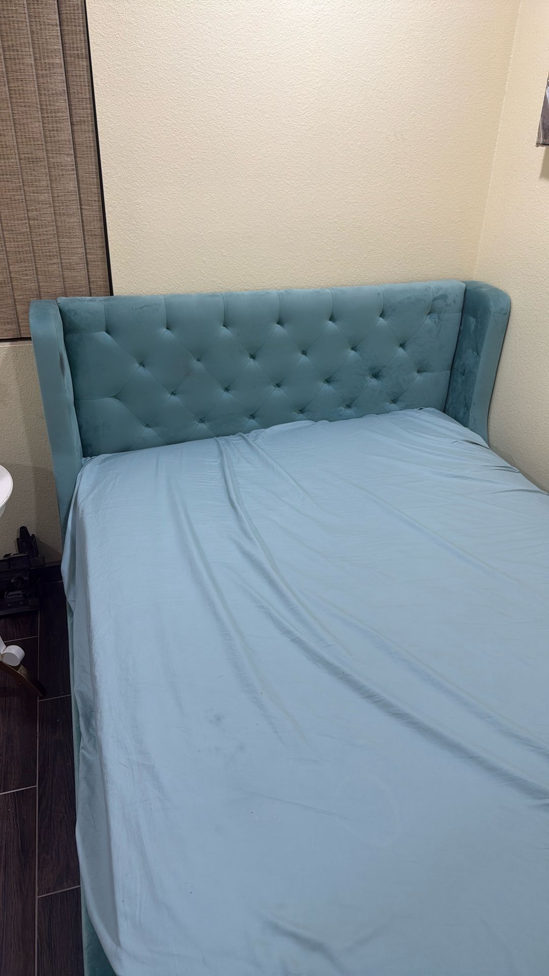 Queen Bed Frame With Bed