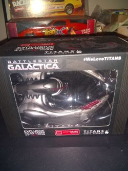 Brand New Battlestar Galactica Exclusive Cyclone Raider 4.5 Scar Titan