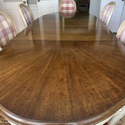 Dining table , extendable, with six chairs