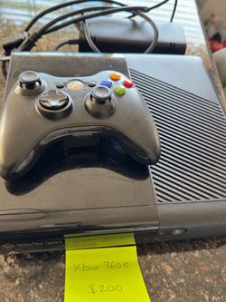 Xbox 360 E Console with Controller