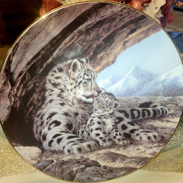 Snow Leopard collectors plate