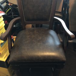 2018 Haverty’s Furniture Dining Table/ Coffee Table