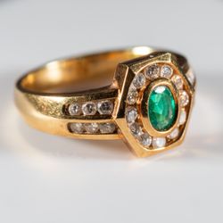 18K gold Emerald and Diamond ring