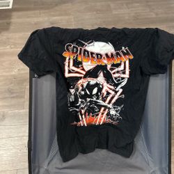 Spider Man graphic Tee size small